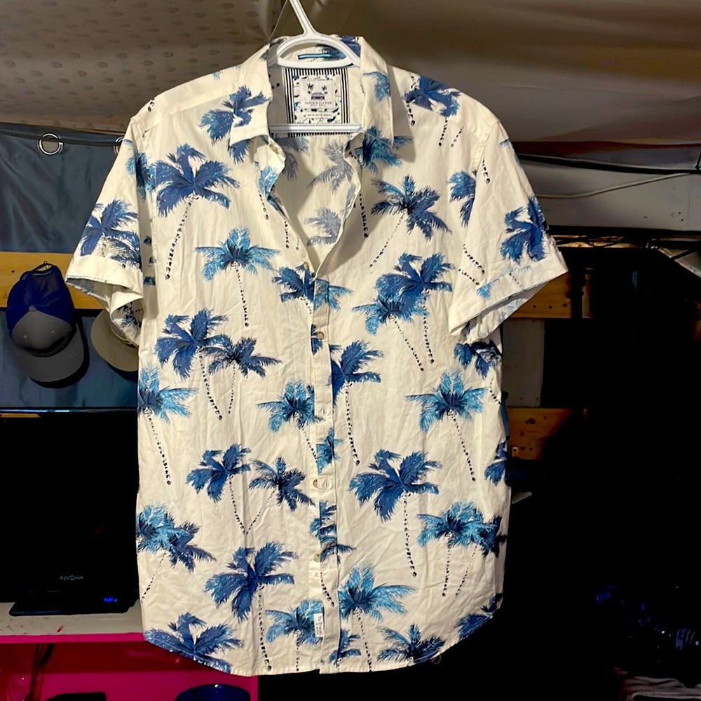 Denim & Flower  Ricky Singh collection short sleeve button down shirt.